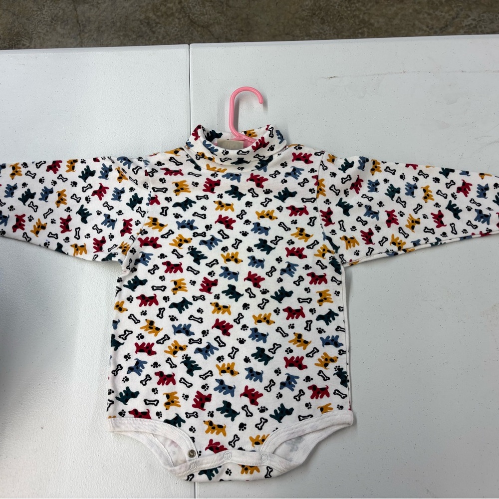 Vintage Kiks Colorful Dog Print turtleneck, onesie